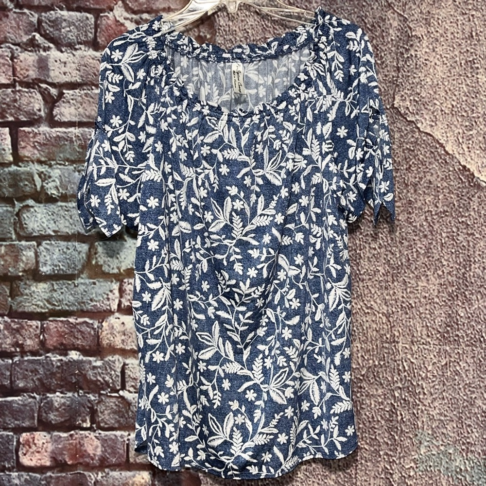 Perseption Concept Blue White Leaf Pattern Top Si… - image 1